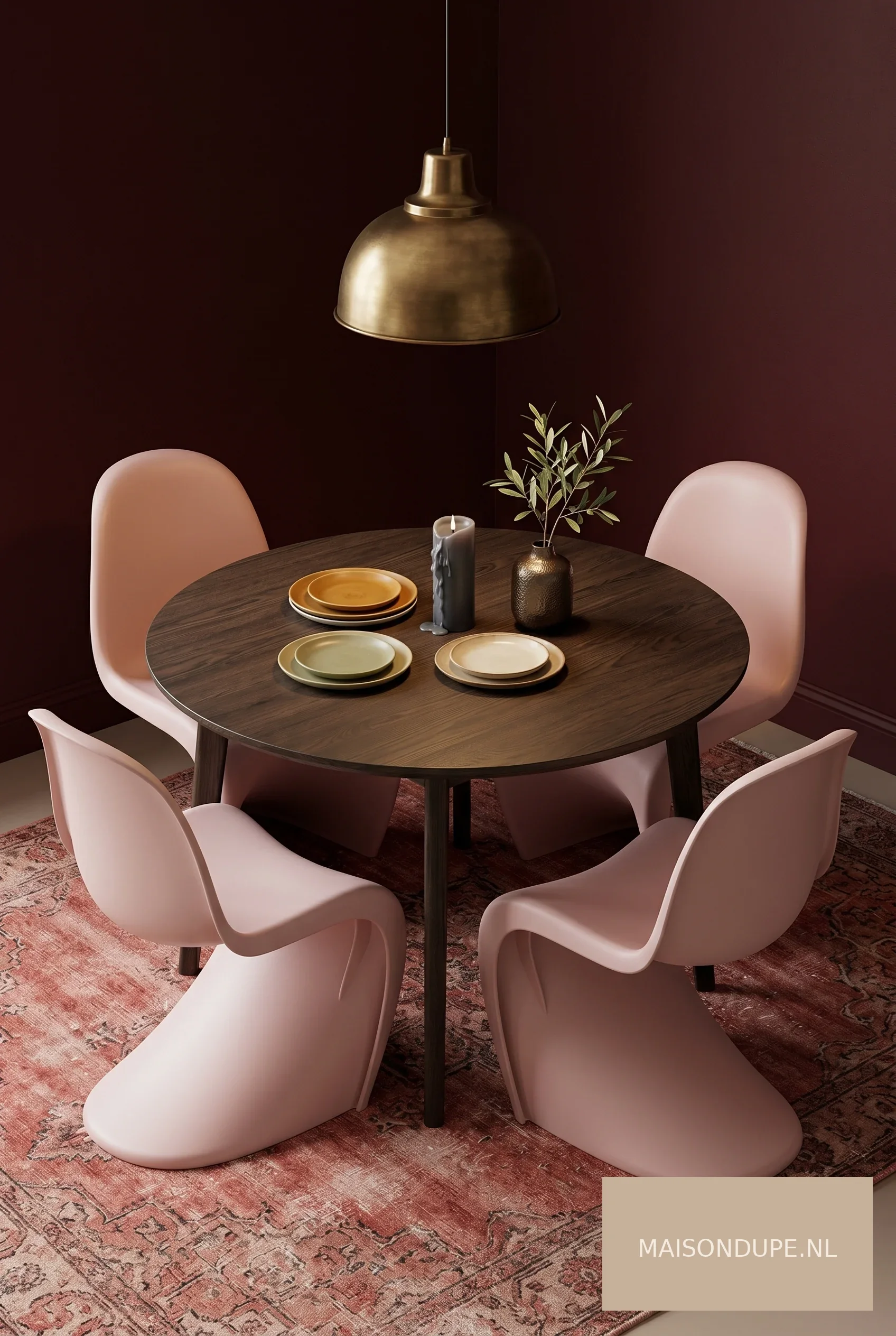 Golvende lijnen van de voordelige Panton Chair dupe vangen het licht prachtig op.